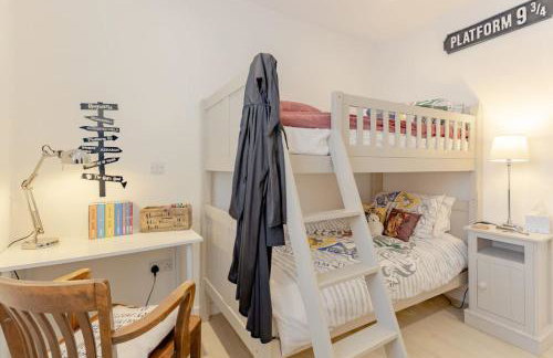 Elegant Epsom Family - Photo 24