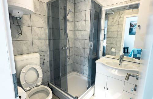 Private House 3 Bed, 3 Bath In Luka Dugi Otok - Photo 5