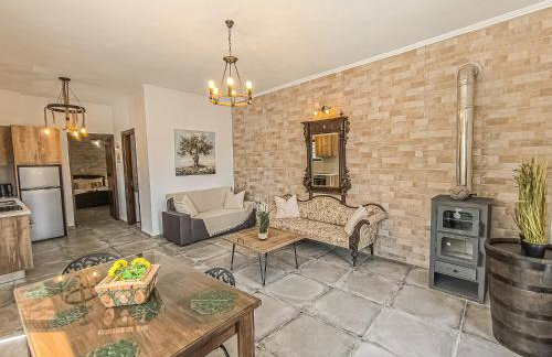 Achlades The Mountain Paradise Villas - Suite with a Private Jacuzzi, Pool, and a Balcony with an Amazing View! - Foto 2