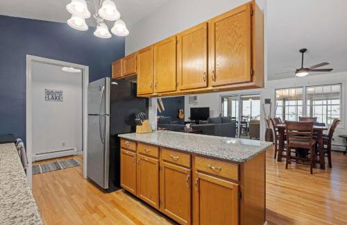 Tranquil 3BR Retreat Game Room Deck Beach Pass - Foto 14