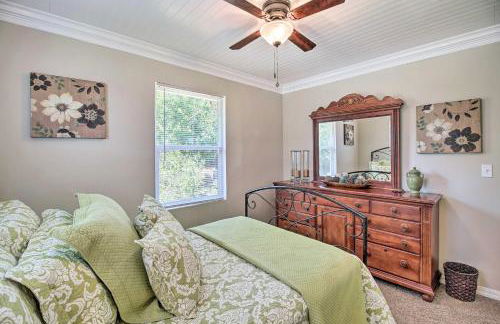 Charming Hilltop Home with Picture-Perfect View - Foto 18