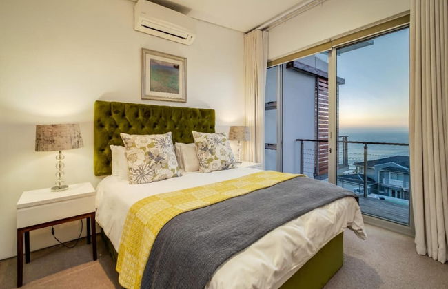 Immaculate Camps Bay Villa w Jacuzzi Views Pool Villa Grenache - Photo 18