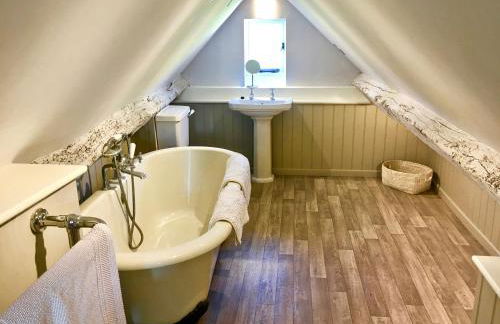 Beautiful stylish 2 bed apartment with free parking - Photo 12