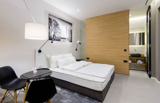 Teanna Lux Apartments - Photo 15