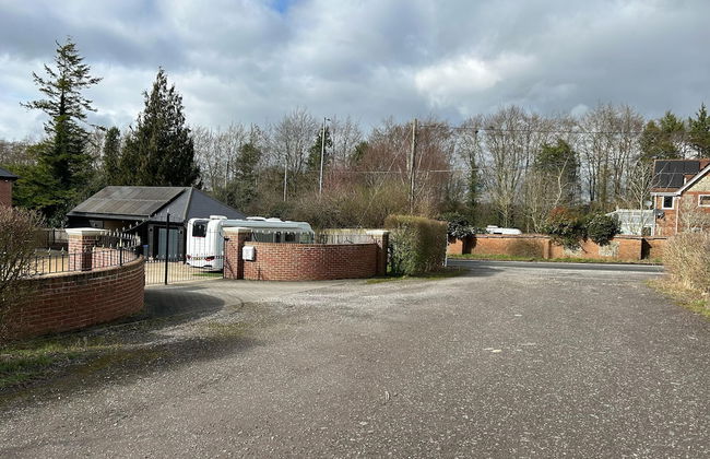 Romantic King Bed Countryside Couples Cabin - Photo 17