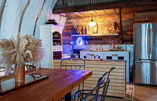 Hill Country Hangar with hottub, 7 minutes from the river and lake - Foto 6