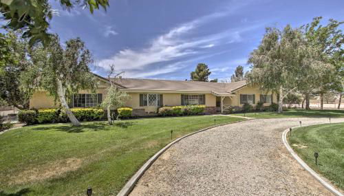 Spacious Lancaster Family Ranch - BBQ and Patio - Foto 3