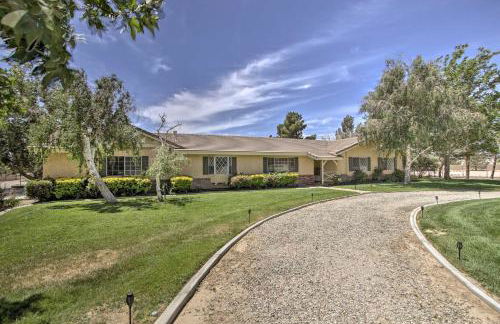 Spacious Lancaster Family Ranch - BBQ and Patio - Foto 3