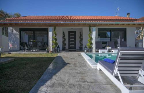 Villa in Messonghi with Pool and Sea Nearby - Foto 8