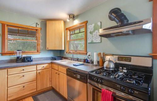 Montrose Family Home with Yard and Fruit Trees! - Foto 12