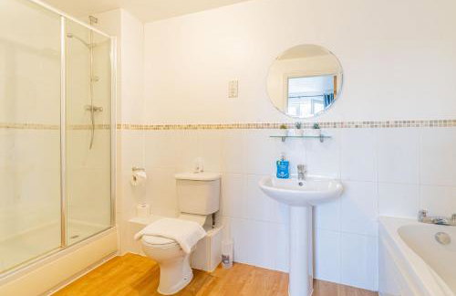 Spacious 5BR House 3 Bathrooms ideal for CONTRACTORS free PARKING - Photo 14