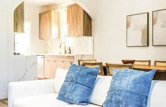 LA Retreat: Stylish 3BR Villa - Photo 5