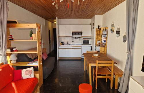 Résidence LES CHAMOIS - aux pieds des pistes de Chamrousse - Foto 10