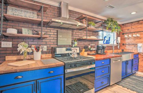 Charming Retreat on 20 Acres with Private Lake! - Foto 8