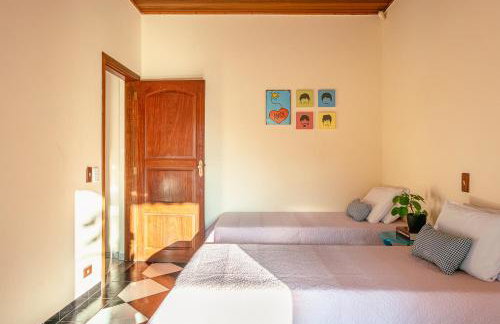 Refúgio e diversão para FAMÍLIAS a 60 min de SP - Piscina, Churrasqueira, wifi 300Mbps - PETFRIENDLY - Foto 36