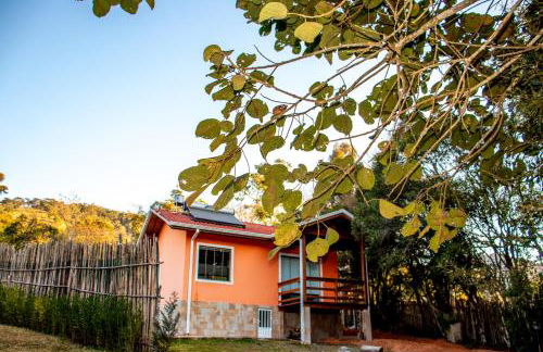 Chalé Canto do Galo 1 - Hidro da Jacuzzi, Lareira Ecológica, Cozinha Completa, Wi-Fi 80mbps, próximo a comércio local e relaxando ao som do riacho - Photo 7