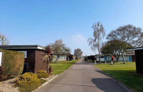 'Retro Retreat' Holiday chalet in the Norfolk Broads - Photo 20