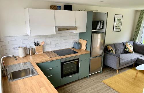 2 BR Beach Woods chalet with parking, 5 mins to beach - Foto 12