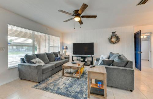 Family Friendly! Games! Waterfront North Port Home - Foto 5