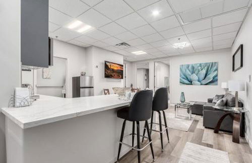 Stylish and Prestigious - 2 Bed 2 Bath On The Avenue - Foto 6