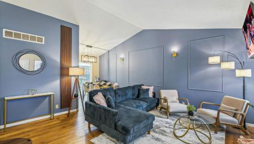 Kings, 75" TV & Backyard Fun - NearWesley - Foto 2, Other