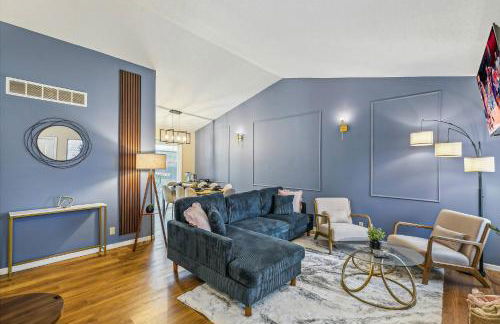 Kings, 75" TV & Backyard Fun - NearWesley - Foto 2