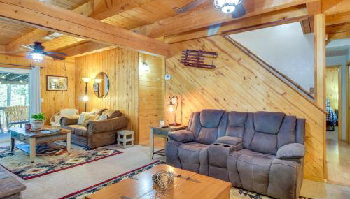 Hot Tub and Games! Lakeside Sherwood Forest Cabin - Foto 5