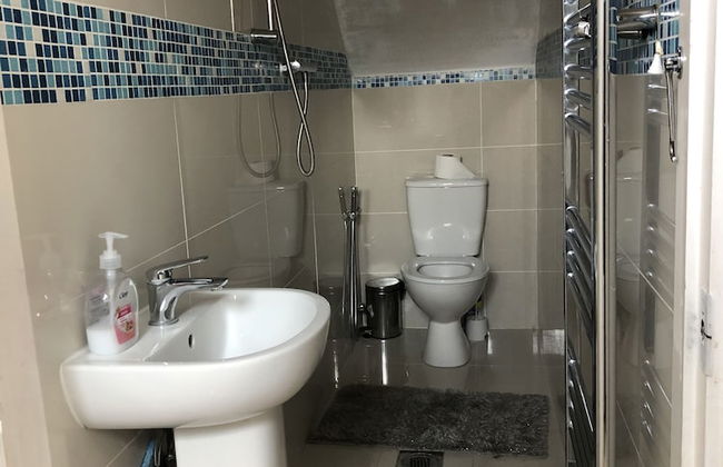 Lovely 3-bed House in Farnham Royal Slough - Foto 11