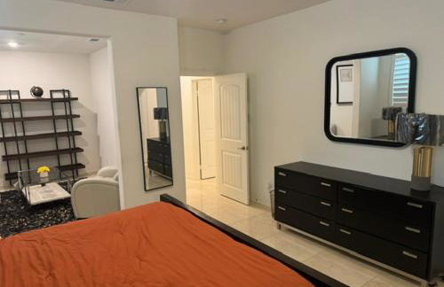 Elegant Retreat with Private Luxurious Gen Suite - Foto 55