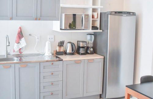 Gleba com ar-condicionado na sala e quarto, sacada e piscina - Foto 12