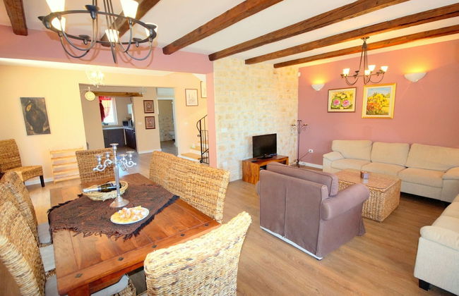 Villa in Rakalj Near Beaches With Pool - Foto 35