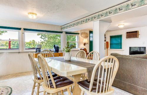 Lakefront Home with Patio in Havana! - Photo 10