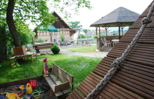 FERIENHOF KATZENMAIER, Bauernhof- und Familienurlaub am BODENSEE, großzügig wohnen, MESSENAH und teils BARRIEREFREI, Spielangebot für drinnen und draußen, Parkplatz am Haus, gute ÖPNV-Anbindung - Foto 50