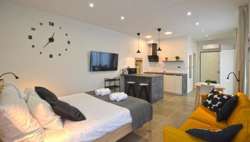 Black & White Studios - Photo 1