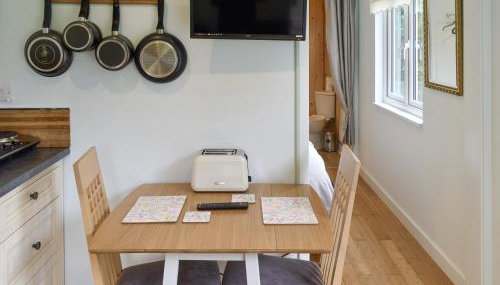 Shepherds Hut 3 At Laddingford - Uk32532 - Foto 3