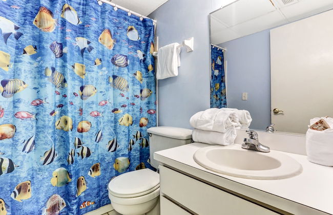 Recently Renovated Ocean Front Condo by RedAwning - Foto 11