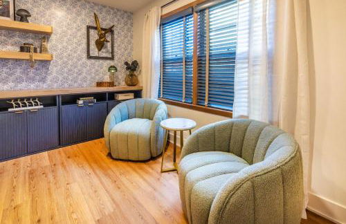 Family Retreat with Hot Tub, Game Room & Prime Location - Foto 52