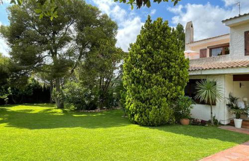 Casa mediterránea con gran jardín y piscina a 500 m de la playa - Foto 43