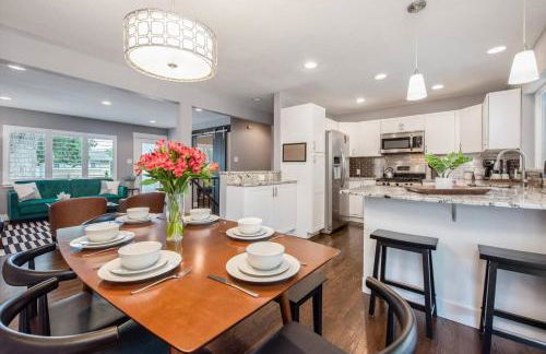 Mid-Mod Marvel Central Game RmWet Bar Patio - Foto 11