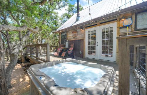 Horse Thief Inn Cabin Retreat with Deck and Hot Tub! - Foto 3
