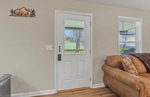 Cabin with King Bed , XBOX, HotTub, Games, Firepit , Stargazing Dome - Photo 23