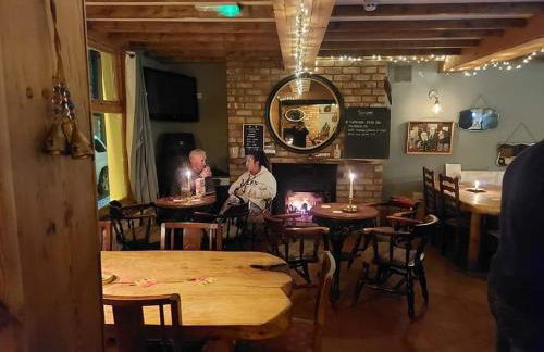 Llandudno apartment, quirky pub with tropical beer garden - Foto 27