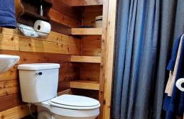 Stunning Riverfront Log Cabin Nestled Amidst Trees in Nashoba, Oklahoma - Foto 10