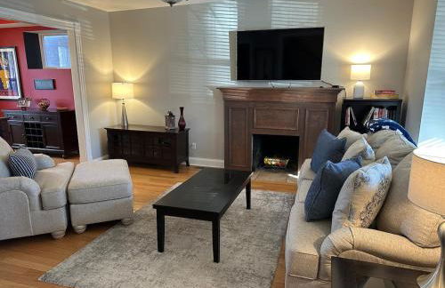 Family Retreat - Hot Tub - Fireplace - Tower Grove - Foto 9