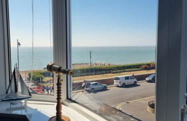 2 Bedroom Seafront Apartment - Foto 1