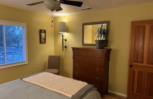 Seaside Garden Escape, A Stroll to the Beach! - Foto 22