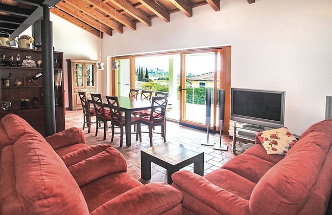 Spacious Villa with a Swimming Pool - Foto 9