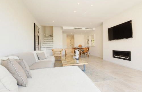 Townhouse in first line beach, Bahia de Marbella, Marbella - Photo 29
