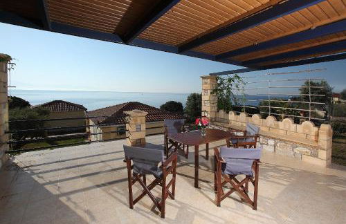Alexandros Beachfront Apartments near Petalidi with Private Sunbeds & Sea View - Foto 4