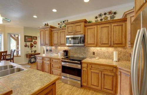 Clark Fork Riverfront Home with Dock! - Foto 8